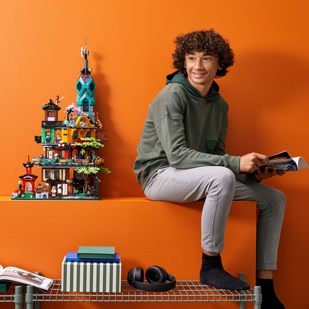 Building Toy with 19 Minifigures (5,685 Pieces) V2003