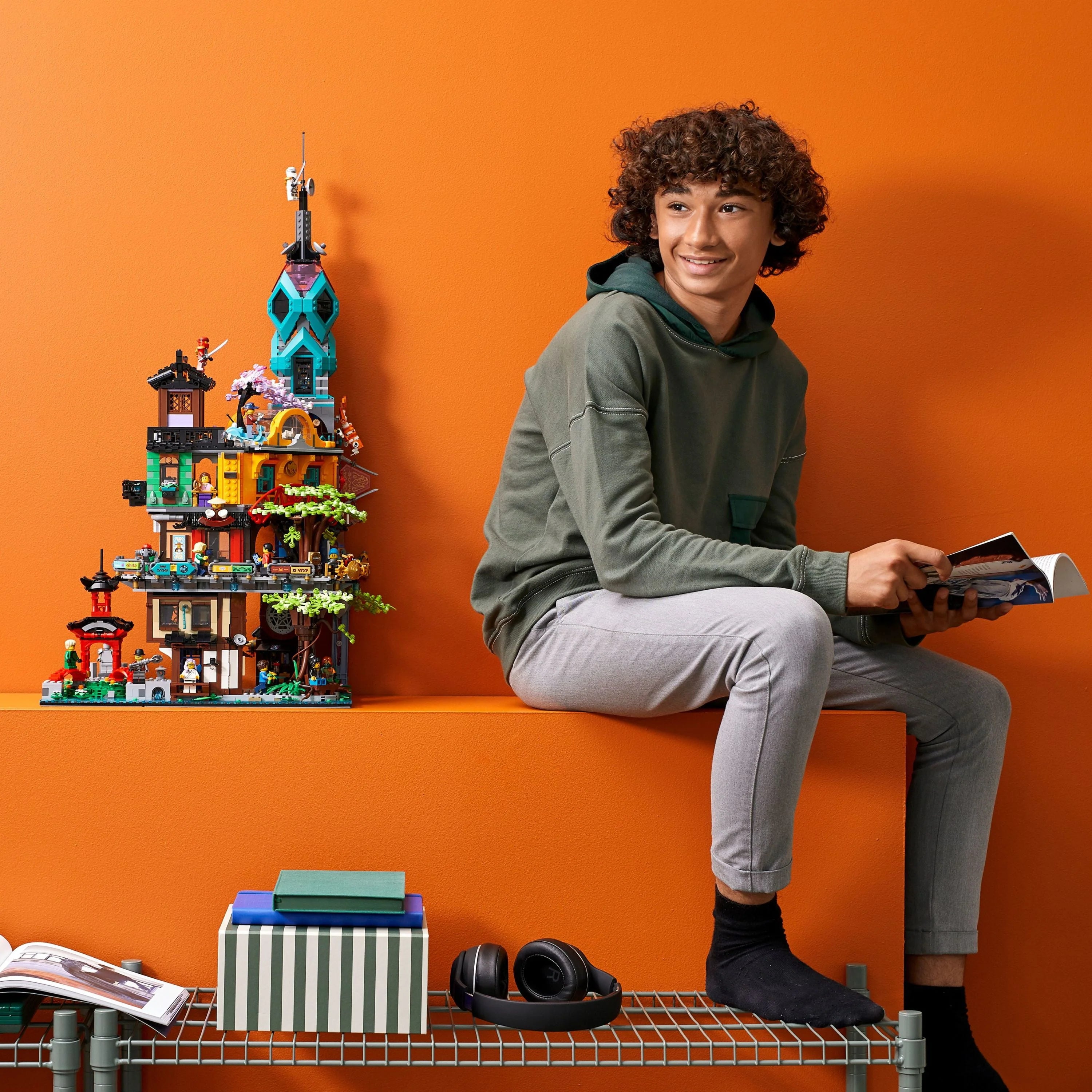 Building Toy with 19 Minifigures (5,685 Pieces) V2003