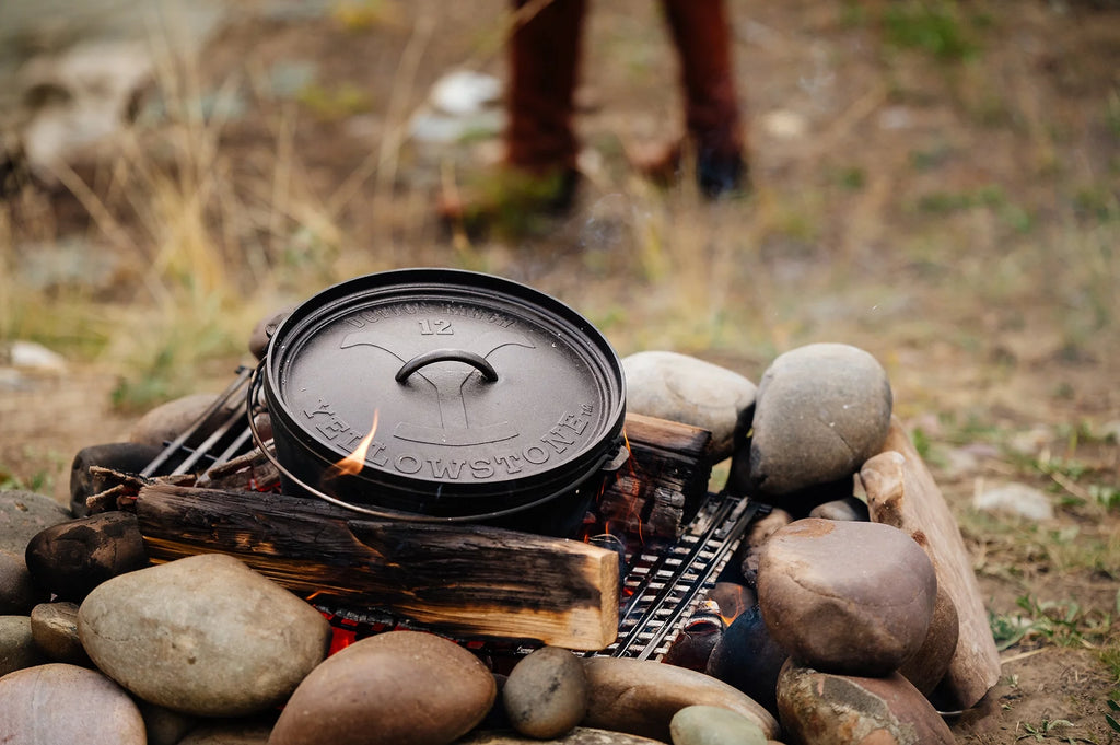 8 Quart Seasoned Cast Iron Camp Dutch Oven O675
