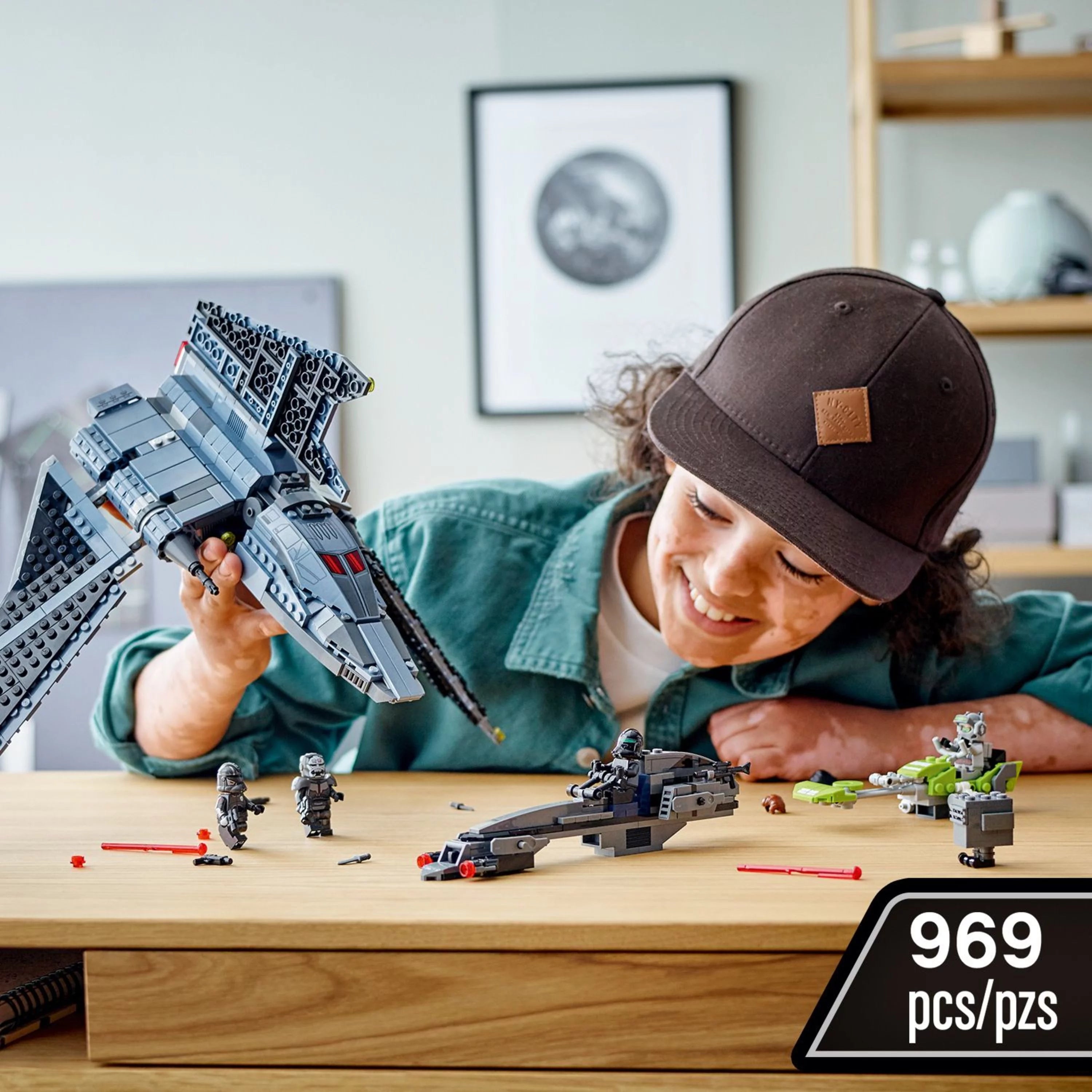 LEGO Star Wars Attack Shuttle Building Toy Set (969 Pieces) S685