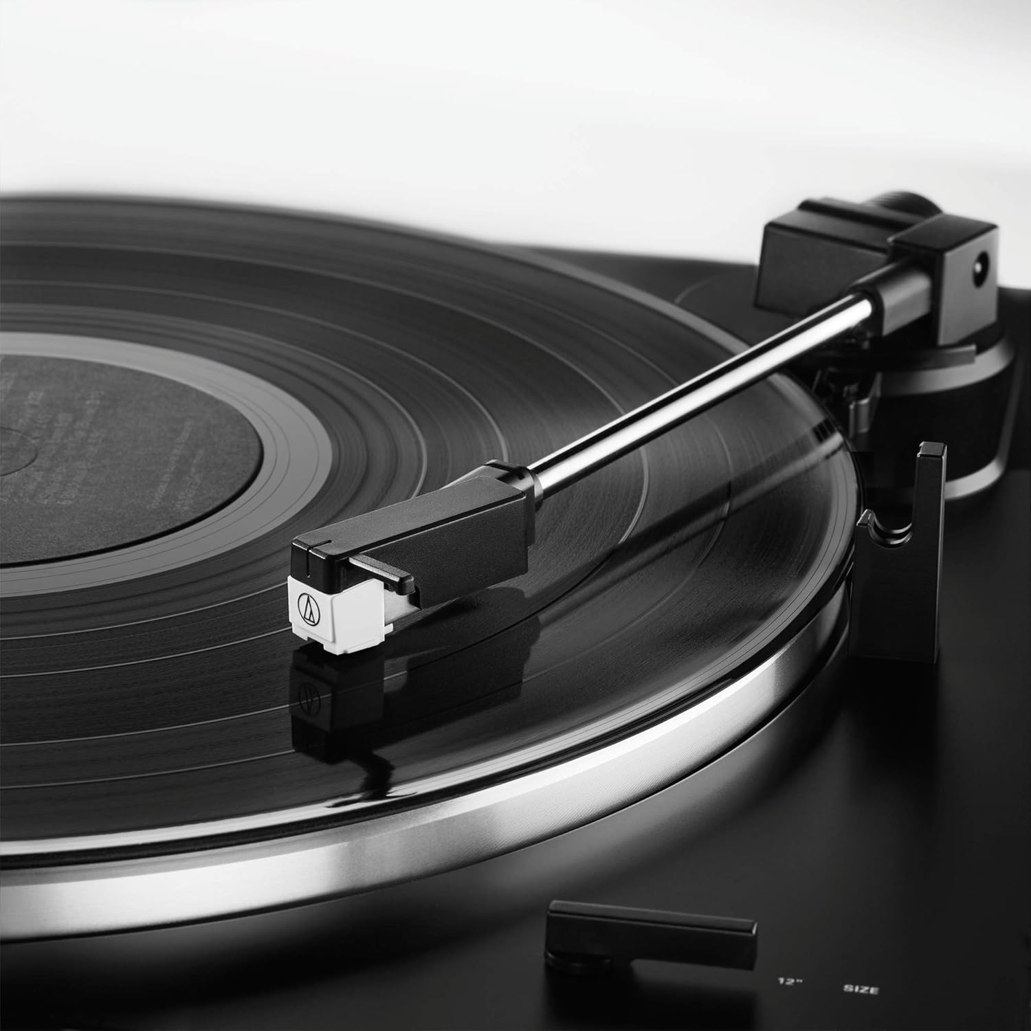 Fully Automatic Bluetooth Belt-Drive Stereo Turntable, Black L734113