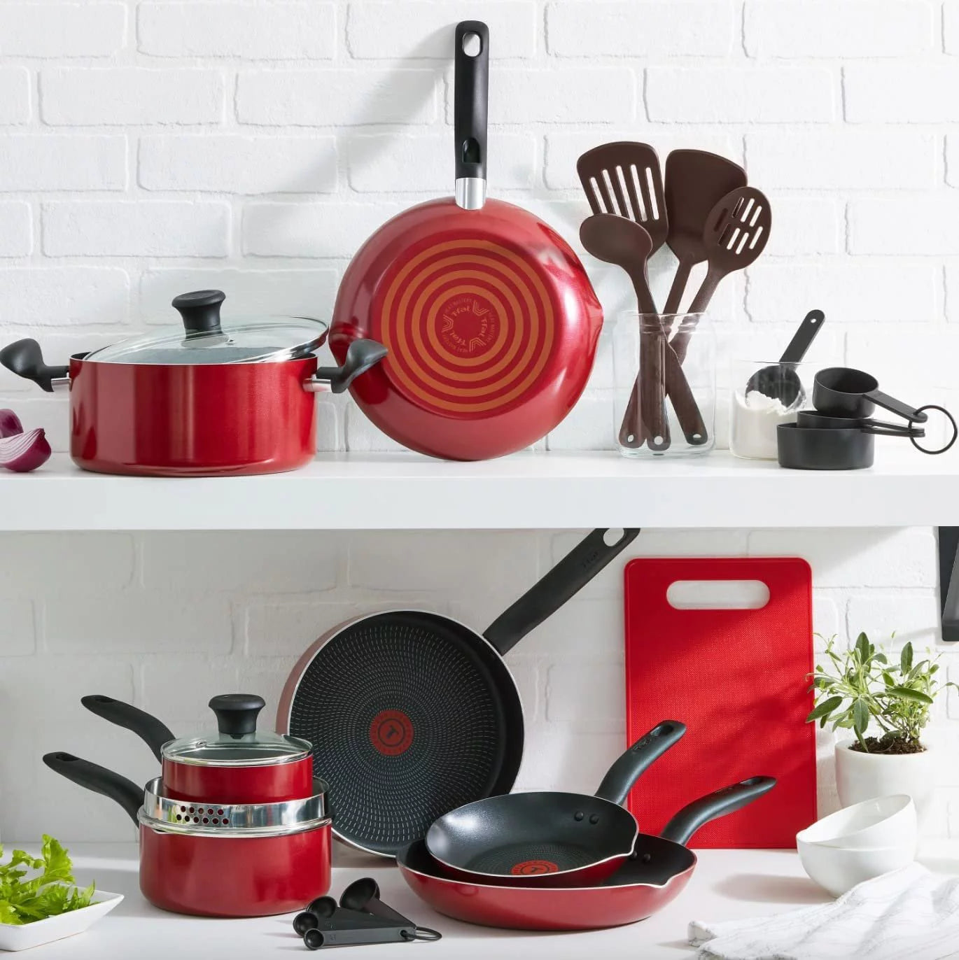 17-pc Black Cookware Set O1591