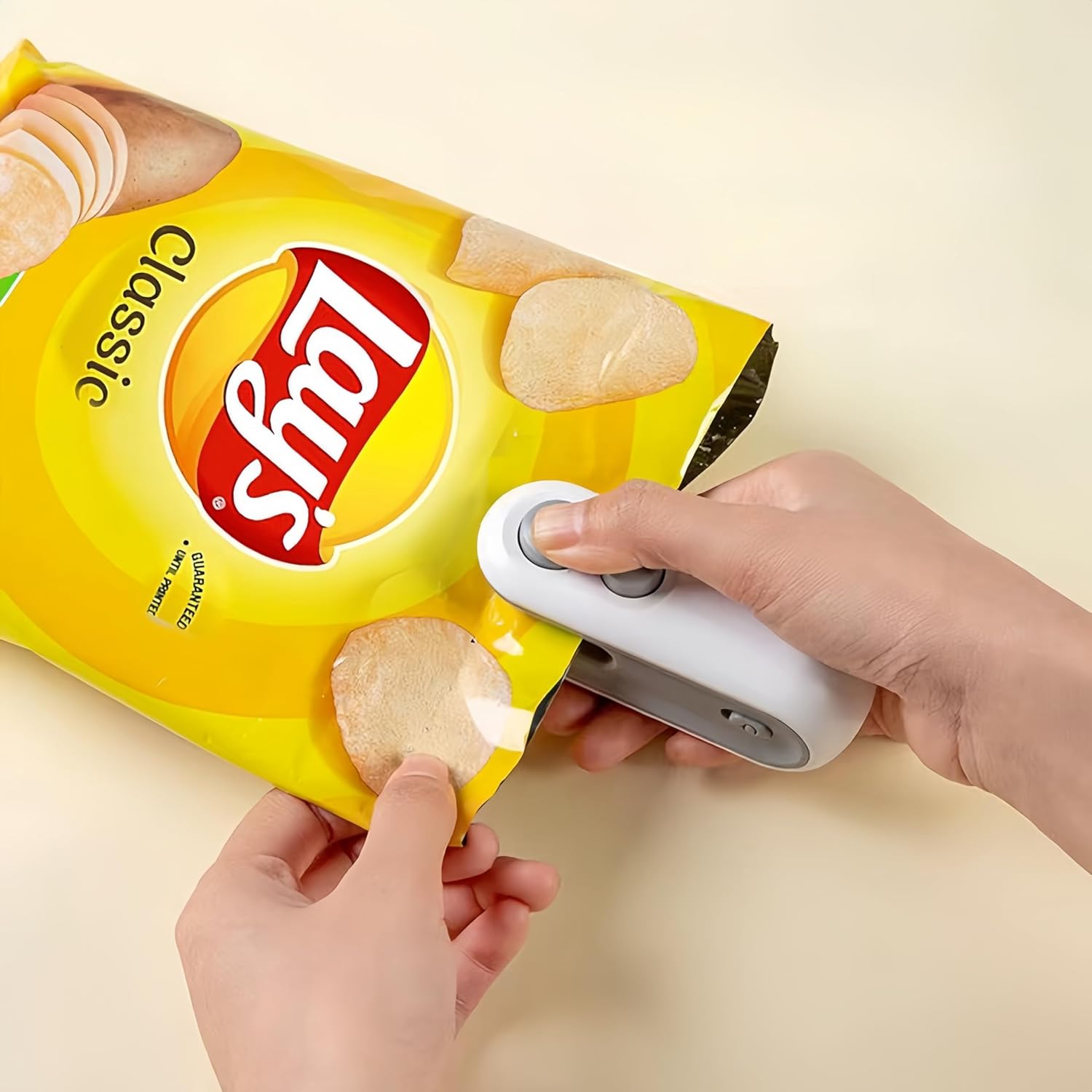 Hand pressure plastic sealer N770