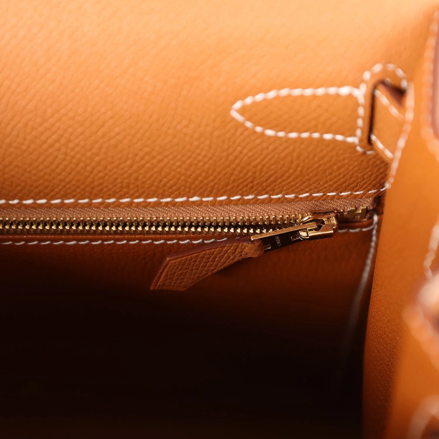Gold Epsom Leather Kelly Sellier 28 E3230