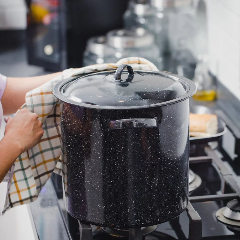 15.5 Qt Enamelware Stock Pot with Lid L54695