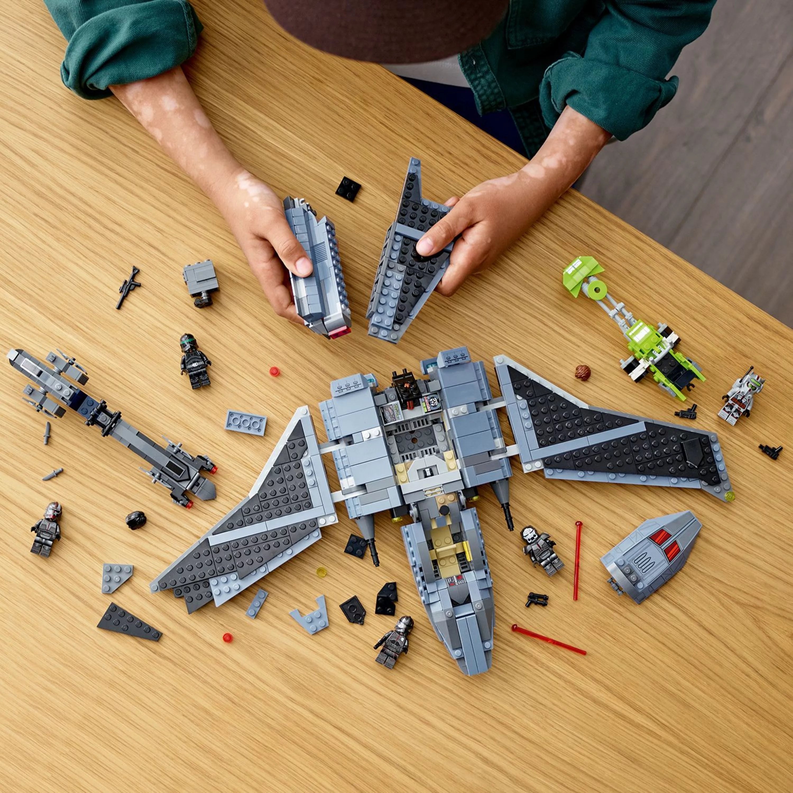 LEGO Star Wars Attack Shuttle Building Toy Set (969 Pieces) S685