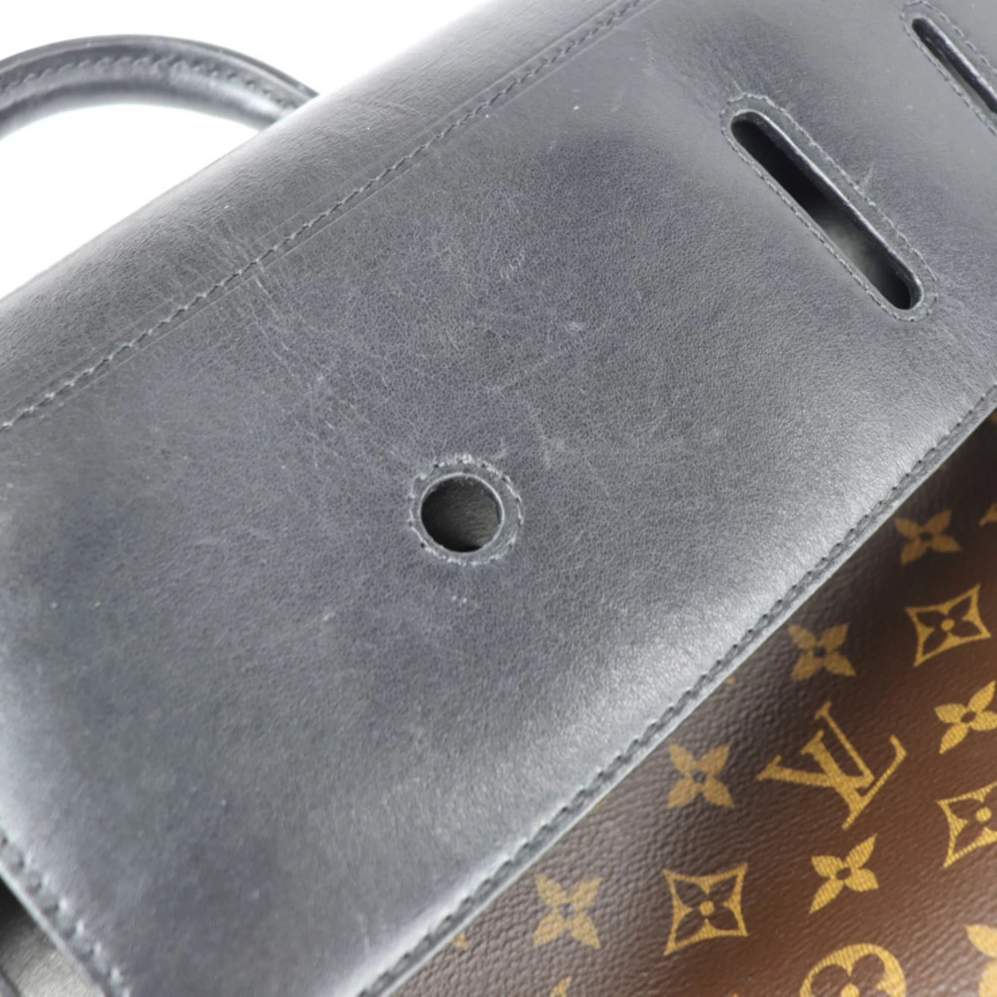 Pre-Owned Monogram Canvas Leather Shoulder Bag D62014